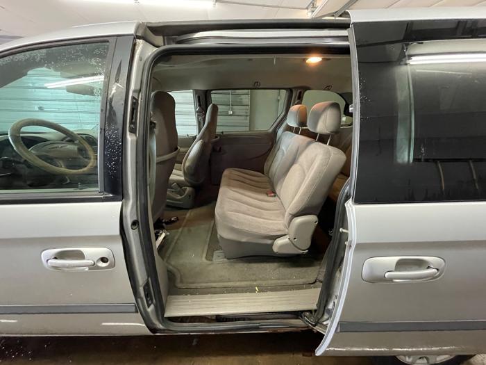 2003 chrysler voyager lx with 147148 miles for sale near elk-river, minnesota b7f4a2089da1450081d3ecf732ac66b5.jpeg