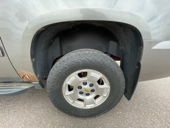2009 chevrolet suburban lt1-1500-4wd with 253232 miles for sale near redwood-falls, minnesota b800a40171ec4c54941010793f15f918.jpeg