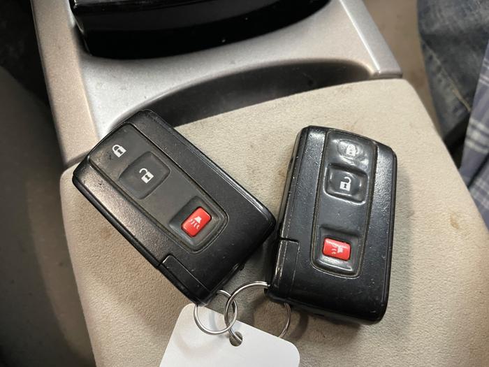 2006 toyota prius 4-door-liftback with 175609 miles for sale near elk-river, minnesota b86246b2c9ff47d5b8eae32d5faac671.jpeg