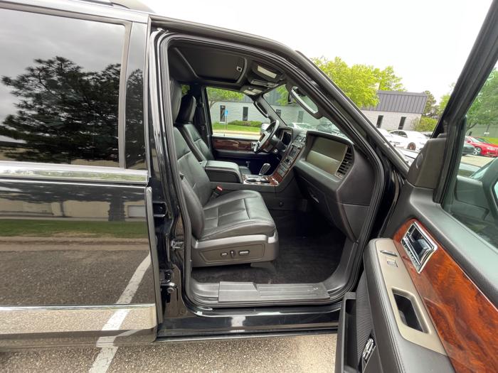 2012 lincoln navigator 4wd with 208255 miles for sale near eden-prairie, minnesota b8f0348f97f143be8b90ff2f4092829b.jpeg