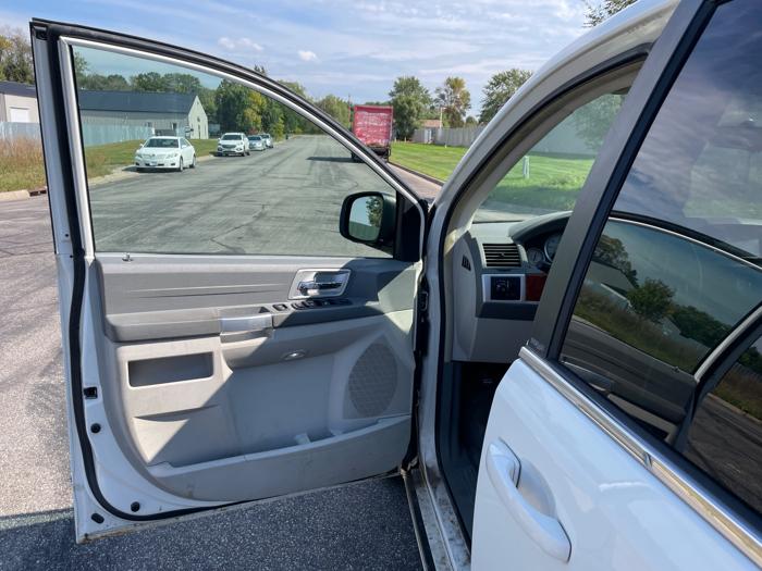 2008 chrysler town-&-country touring with 227233 miles for sale near elk-river, minnesota b917c140c34e49d39c260ee70dcc9c8c.jpeg