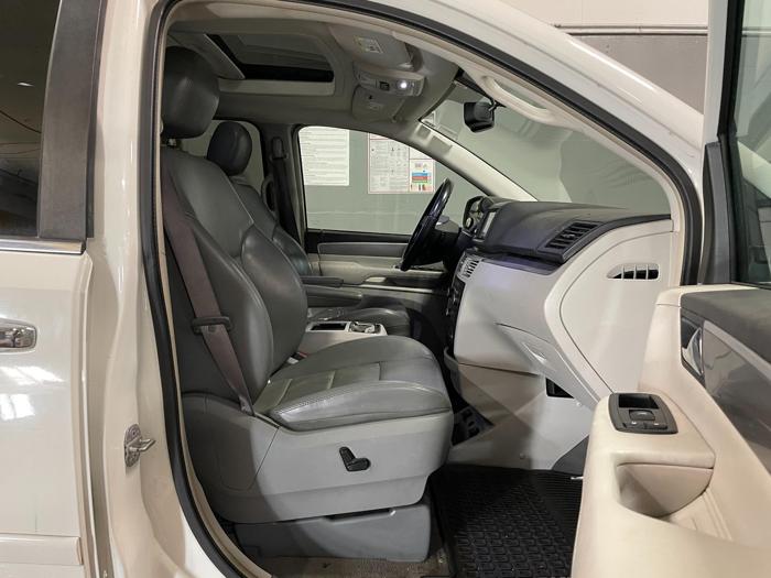 2010 volkswagen routan premium with 140982 miles for sale near elk-river, minnesota b93346bfcd9e4e159f8700a3271c4ebe.jpg