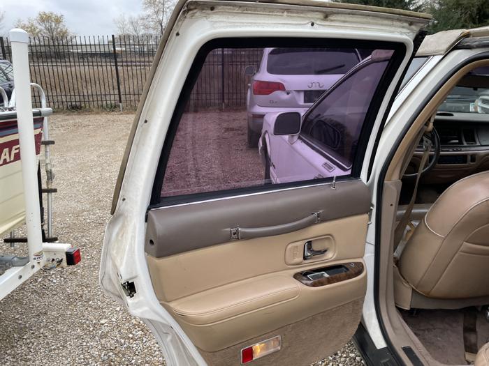 1997 lincoln town-car sel with 257716 miles for sale near elk-river, minnesota b976a80b2a1d4e84aa0931cec0c3d8bc.jpg