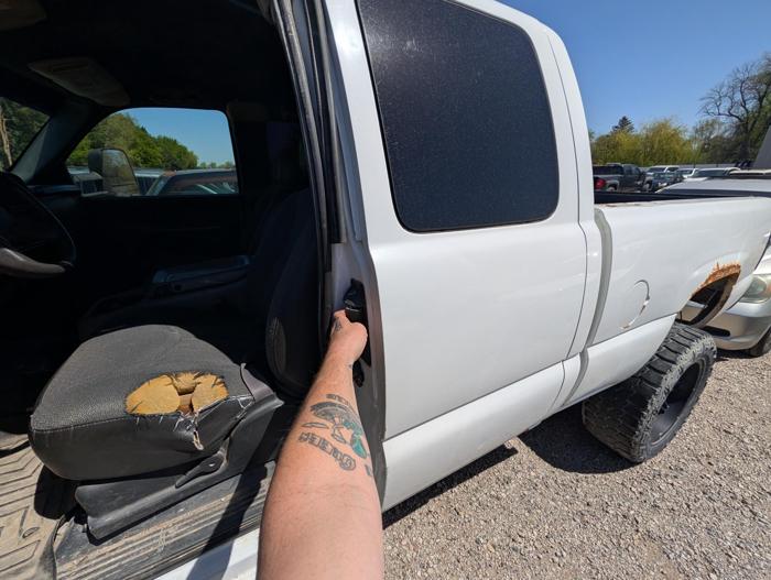 2003 chevrolet silverado-2500hd ext.-cab-short-bed-4wd with 265768 miles for sale near elk-river, minnesota b99eb774c4254e37b644c60f78f8dc57.jpg