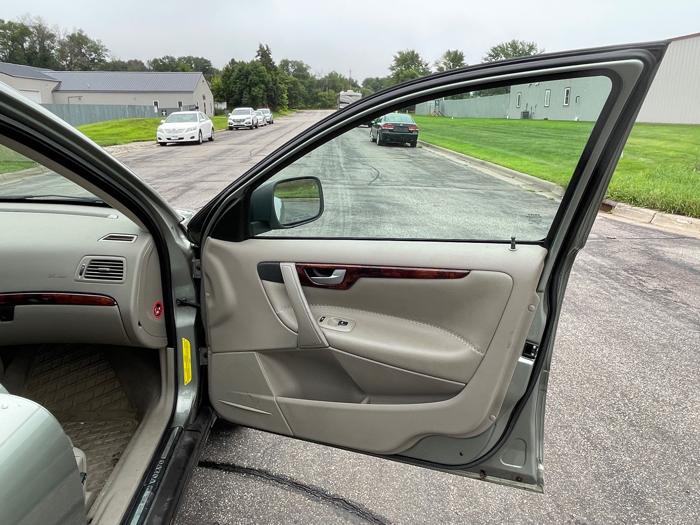 2006 volvo xc70 cross-country with 177343 miles for sale near elk-river, minnesota b9bf7c1e4da3456e8e20aeb5d53c3e9b.jpeg