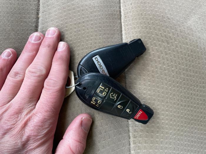 2014 dodge grand-caravan sxt with 279804 miles for sale near spring-lake-park, minnesota b9ec2cc93d794cbfbc785e50b536c71a.jpeg