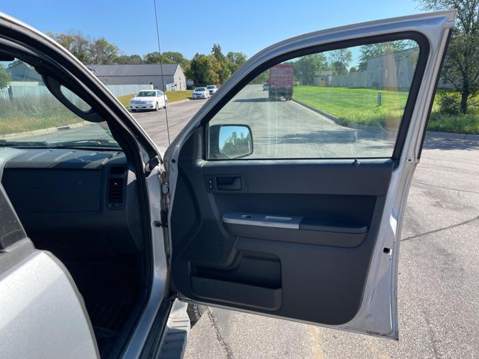 2009 ford escape xlt-fwd-v6 with 183013 miles for sale near elk-river, minnesota b9fbdedb4dac4f13b1bb1901fdf4ba6a.jpeg