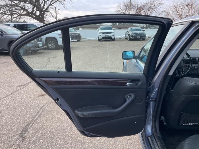 2002 bmw 3-series 330i-sedan with 161103 miles for sale near fridley, minnesota ba87143e79b84a12883df545eb7d9be7.jpeg