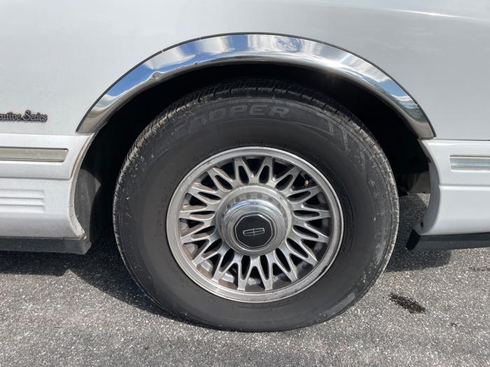 1997 lincoln town-car executive with 293168 miles for sale near elk-river, minnesota bb5c6fa3e6314e8ba11c9d95331743ba.jpeg