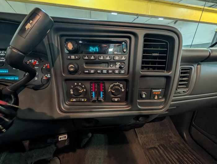 2003 chevrolet silverado-2500hd 4wd with 83846 miles for sale near elk-river, minnesota bbb7950af7d24745b02d5e581956072f.jpg