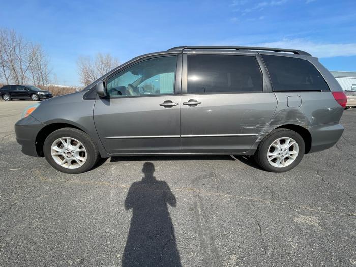 2004 toyota sienna xle-awd with 220628 miles for sale near shakopee, minnesota bbcf54ed4c694bfa8499e11497950311.jpeg