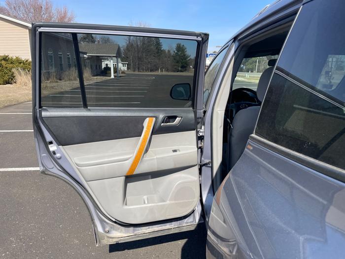 2008 toyota highlander-hybrid 4wd with 343575 miles for sale near columbus, minnesota bbe043ade7434630b905f6bd1e766f3f.jpeg