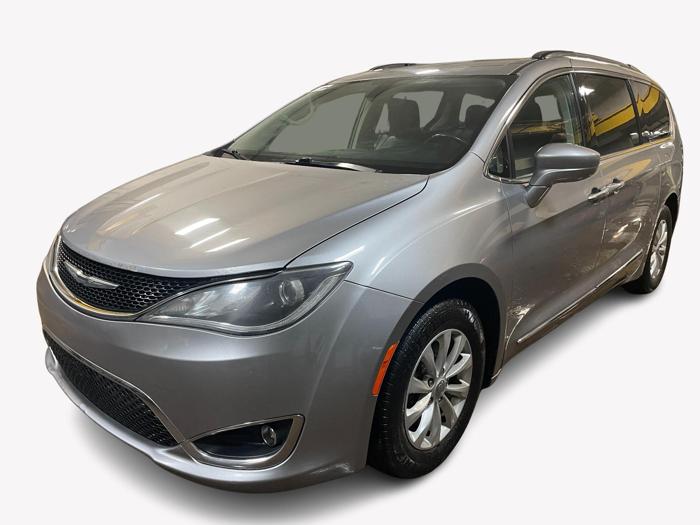 2017 chrysler pacifica touring-l with 146565 miles for sale near elk-river, minnesota bbff1b60ff0f4a11bbdc26e150fb0462.jpg