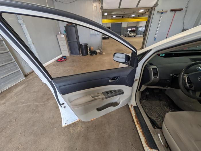 2006 toyota prius 4-door-liftback with 297498 miles for sale near elk-river, minnesota bc26a7f245b6493caa2b0fdcbce16014.jpg
