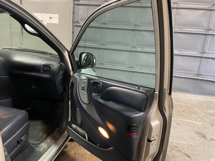 2001 chrysler town-and-country lxi with 235481 miles for sale near elk-river, minnesota bc7cf5dffbac4b62b8ce0bda38a3625f.jpg