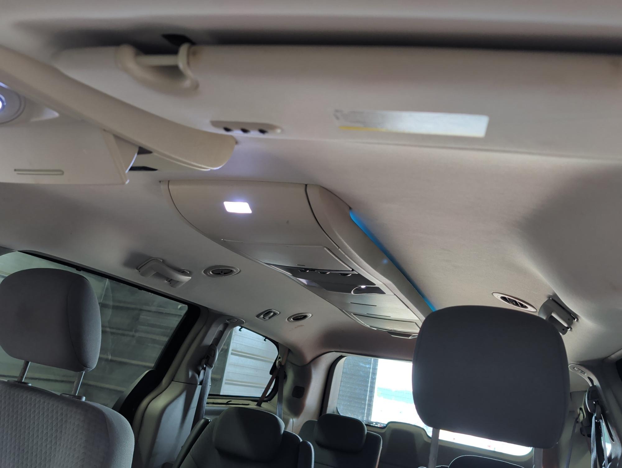 2009 chrysler town-&amp;-country with 195103 miles for sale near elk-river, minnesota bd77fe2f1b374343985bf2c561606a51.jpg
