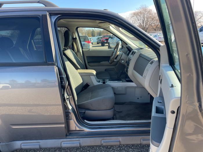 2009 ford escape xlt-4wd-v6 with 179919 miles for sale near fridley, minnesota bd97a5fb58c94fabb87098580450fcc9.jpeg