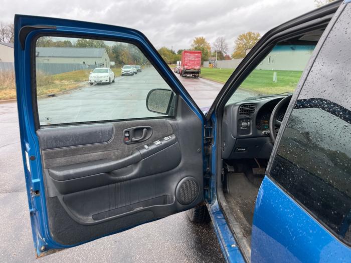 2001 chevrolet s10-pickup ext.-cab-4wd with 140781 miles for sale near elk-river, minnesota be2bc306d80642e7ac7f0cd180b0a8f2.jpeg