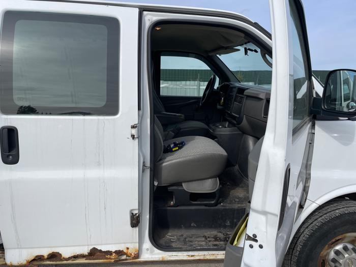 2006 chevrolet express 3500-extended-cargo with 260515 miles for sale near elk-river, minnesota be52ecd00ec944a18667d44434d6365b.jpeg