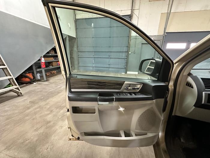 2010 chrysler town-&-country touring with 243937 miles for sale near elk-river, minnesota be5d0219d1774755a86056da99a6b1cb.jpeg