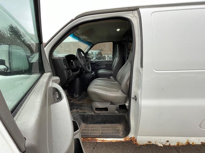 2004 chevrolet express 2500-cargo with 174080 miles for sale near new-hope, minnesota be6f83f4e7034448991c458ce5ea2669.jpeg