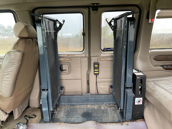 2004 gmc savana g1500-cargo with 193369 miles for sale near elk-river, minnesota be776adafbbc4914b1a7b13cb16d77e6.jpeg