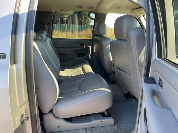 2004 chevrolet suburban 1500-4wd with 85701 miles for sale near elk-river, minnesota bf10c25e9e14451ead852650c2e452cd.jpeg
