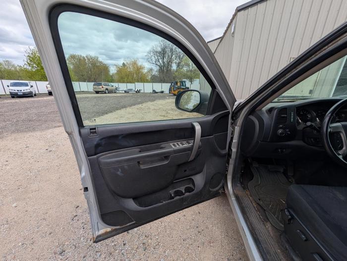2010 chevrolet silverado-1500 lt1-extended-cab-long-box-4wd with 263160 miles for sale near elk-river, minnesota bf2c8e7d264f4458a00de57c2192432b.jpg