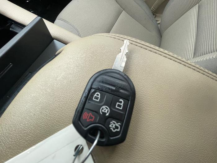 2014 ford taurus sel-awd with 140006 miles for sale near elk-river, minnesota bf57697fab6d43caafc6fde641b95aaf.jpeg