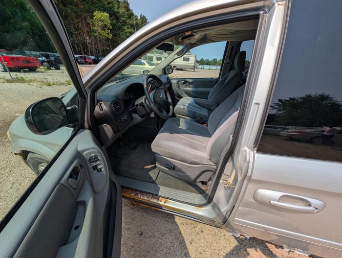 2006 chrysler town-&amp;-country lx with 222575 miles for sale near elk-river, minnesota bfa0ad22e9db424a825a781425d230ee.jpg