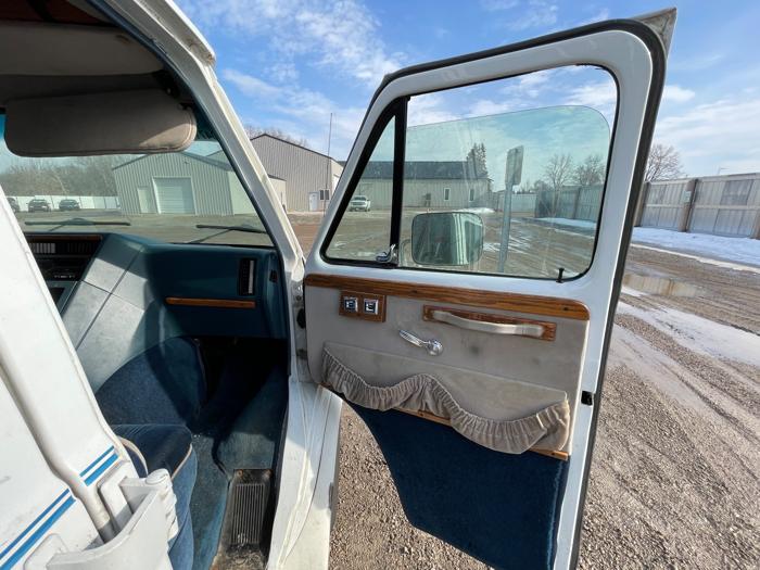 1993 chevrolet sport-van g20 with 97415 miles for sale near elk-river, minnesota bfb53ed599a644bd83589b482a66af13.jpeg