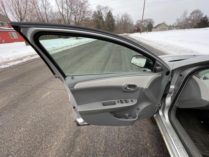 2009 chevrolet malibu ls with 186986 miles for sale near elk-river, minnesota bfbd199f4f32404ea1c9a1a715487f79.jpeg