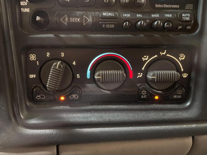 2002 chevrolet suburban 1500-4wd with 264133 miles for sale near elk-river, minnesota bfed6503c5d94b968d56462686a4de76.jpg