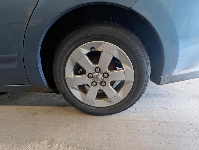 2009 toyota prius 4-door-liftback with 401240 miles for sale near elk-river, minnesota c05cc7457aca47fd818717e15903f5b7.jpg