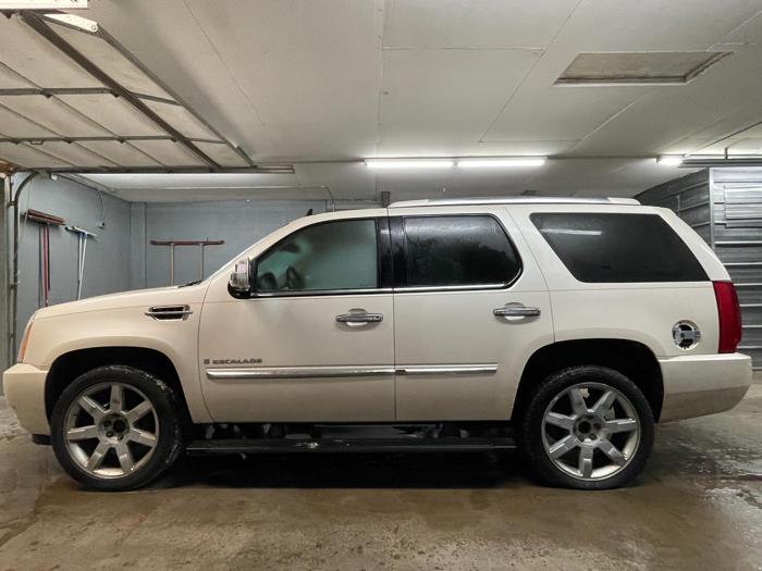2008 cadillac escalade luxury with 166130 miles for sale near elk-river, minnesota c0e4af6c458947ef8aafad4bf35f3a8c.jpg