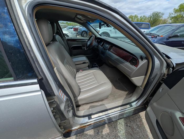 2003 lincoln town-car signature for sale near elk-river, minnesota c10d1c8e9b4e4b6c8c89846d91b820b4.jpg