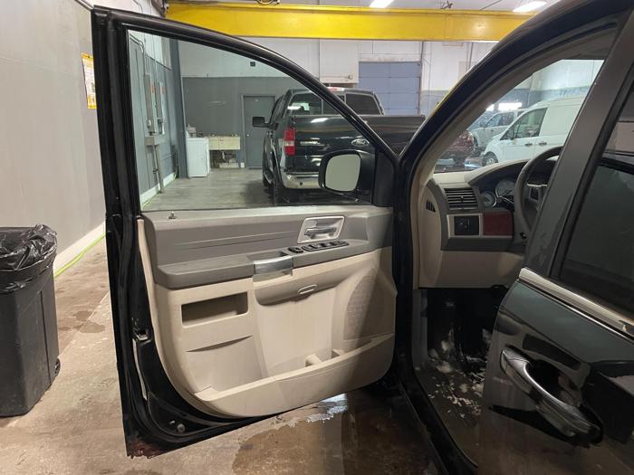 2008 chrysler town-and-country touring-signature with 172420 miles for sale near elk-river, minnesota c12ecca6bbbd40aeb3f81ef0b8bad24e.jpg