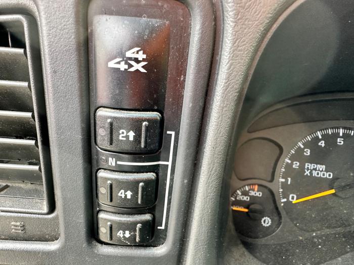 2004 chevrolet silverado-2500hd work-truck-crew-cab-short-bed-4wd with 219246 miles for sale near elk-river, minnesota c1b70c52d3a14228a7701cb97100af6d.jpeg