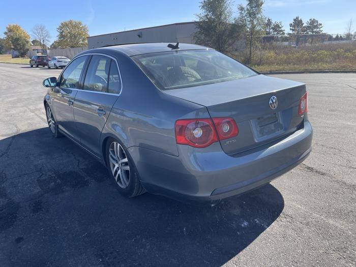 2006 volkswagen jetta sel with 195690 miles for sale near elk-river, minnesota c1bd4b7bc8f049d78b42b79b3c519c41.jpg