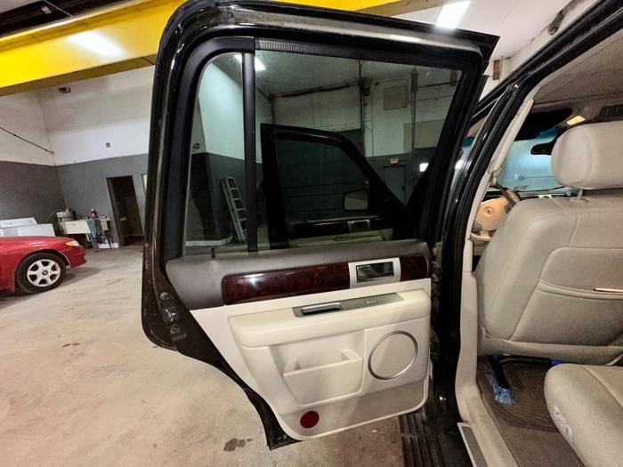 2003 lincoln navigator luxury-4wd with 90707 miles for sale near elk-river, minnesota c227c3e872e24c5ab7f40f45b9bc7053.jpeg