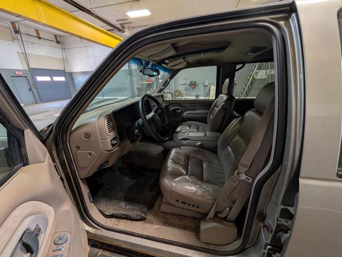1999 chevrolet suburban k1500-4wd with 225203 miles for sale near elk-river, minnesota c258f572446d435e8f8045cc1e758b26.jpg