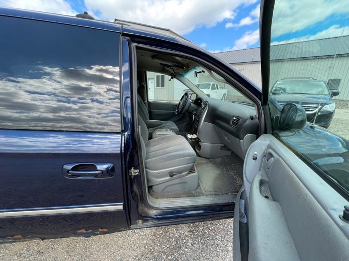 2005 chrysler town-&-country touring with 276798 miles for sale near elk-river, minnesota c2923612ba8a4400a9668656d1ee958f.jpeg