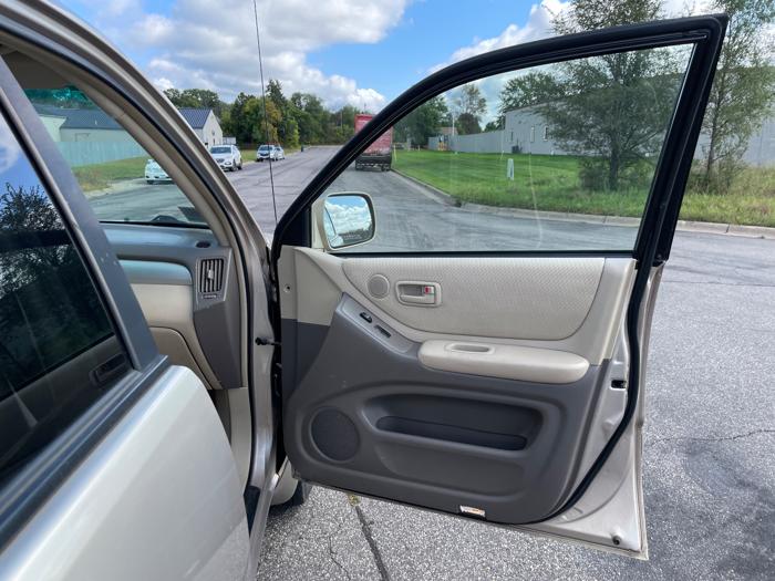 2005 toyota highlander limited-v6-4wd with 257291 miles for sale near elk-river, minnesota c393624b21674670a11cb13ee1d1717f.jpeg