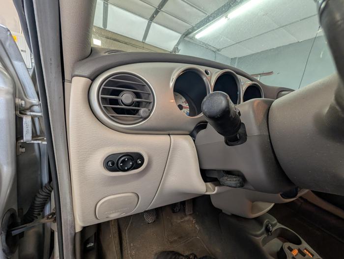 2001 chrysler pt-cruiser base with 140967 miles for sale near elk-river, minnesota c42710a422704ea794550748b771999b.jpg