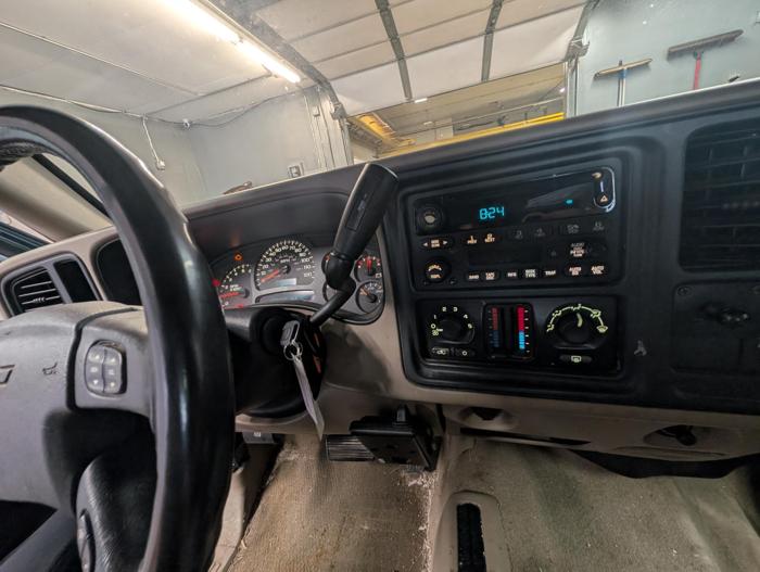 2004 chevrolet silverado-1500 work-truck-ext.-cab-short-bed-4wd with 322888 miles for sale near elk-river, minnesota c42b4c5def5a4119b5be9e178cdcf7ba.jpg