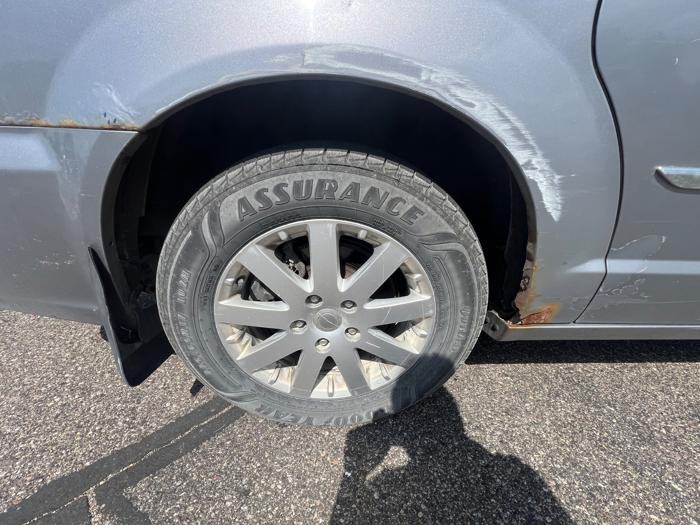 2013 chrysler town-&-country touring with 186361 miles for sale near savage, minnesota c4def1e694ff4be1baba1ae2c098cbb6.jpeg