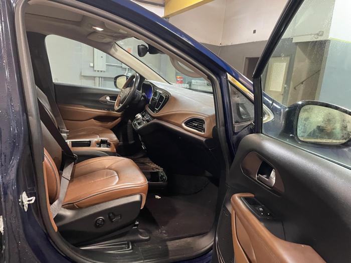 2017 chrysler pacifica limited with 117154 miles for sale near elk-river, minnesota c4ee680a05af42879cbddf735b8a89c0.jpg
