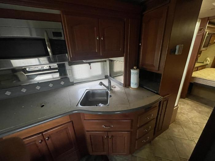 2006 freightliner x-line-motorhome - with 27483 miles for sale near elk-river, minnesota c5079194b93c45f2945dc8f9d166f5ad.jpg