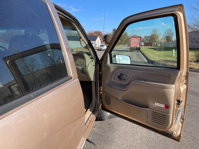 1999 gmc suburban 1500-4wd with 201982 miles for sale near elk-river, minnesota c536812ac0af44bcb14c1e0071d684bf.jpeg