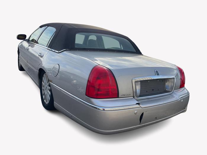 2005 lincoln town-car with 210142 miles for sale near elk-river, minnesota c53ebfc7434f4eeba4efa5e1c5c039e8.jpg